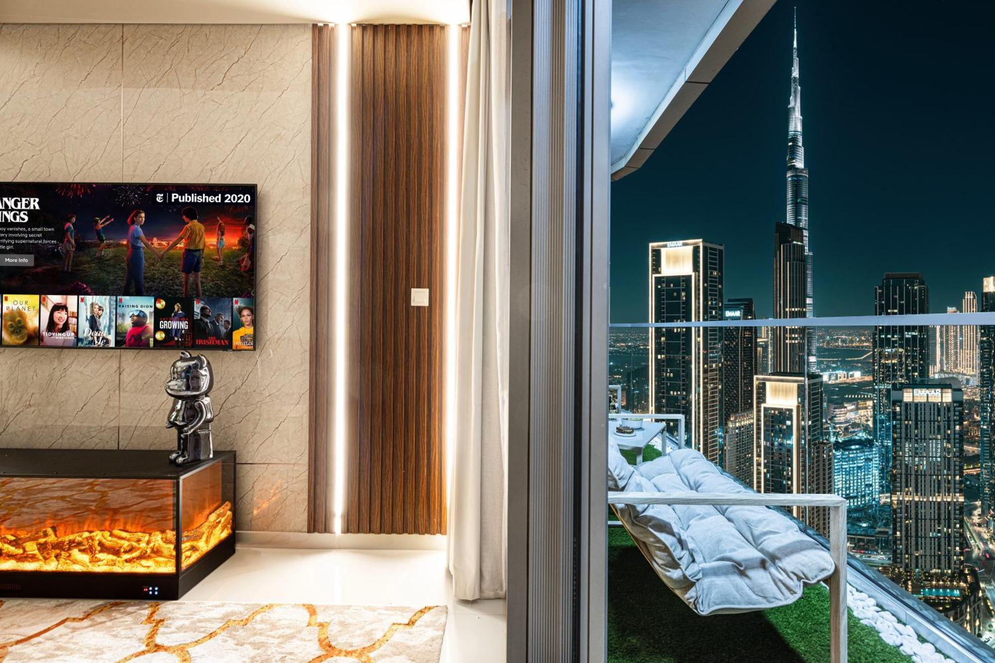 Sky Palace With Burj Views & Downtown's Rooftop Pool, 3br In Paramount Midtown Dubai