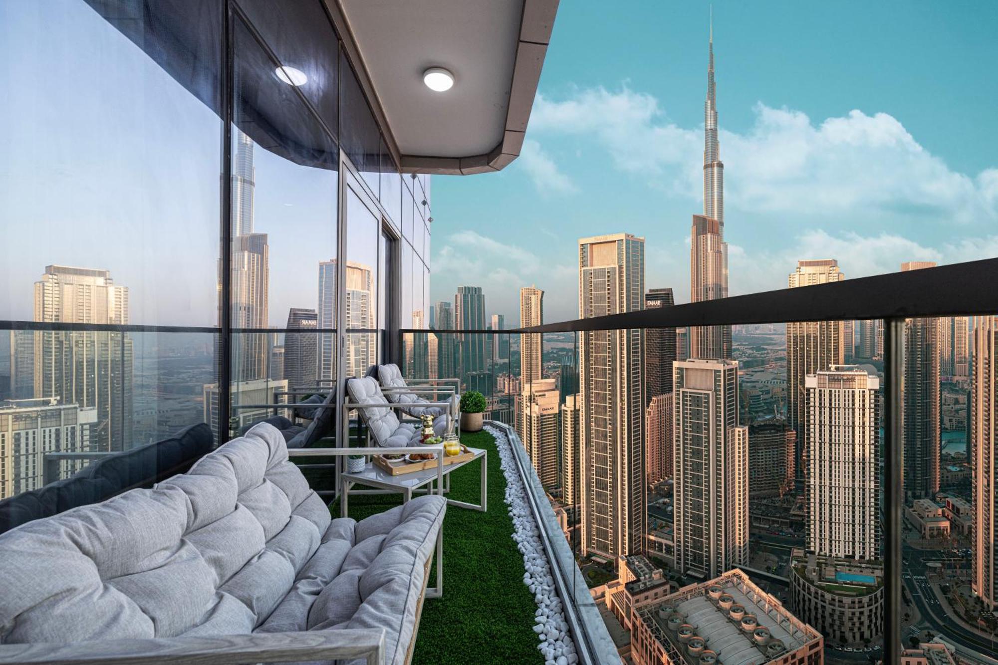 Sky Palace With Burj Views & Downtown's Rooftop Pool, 3br In Paramount Midtown Apartment Dubai
