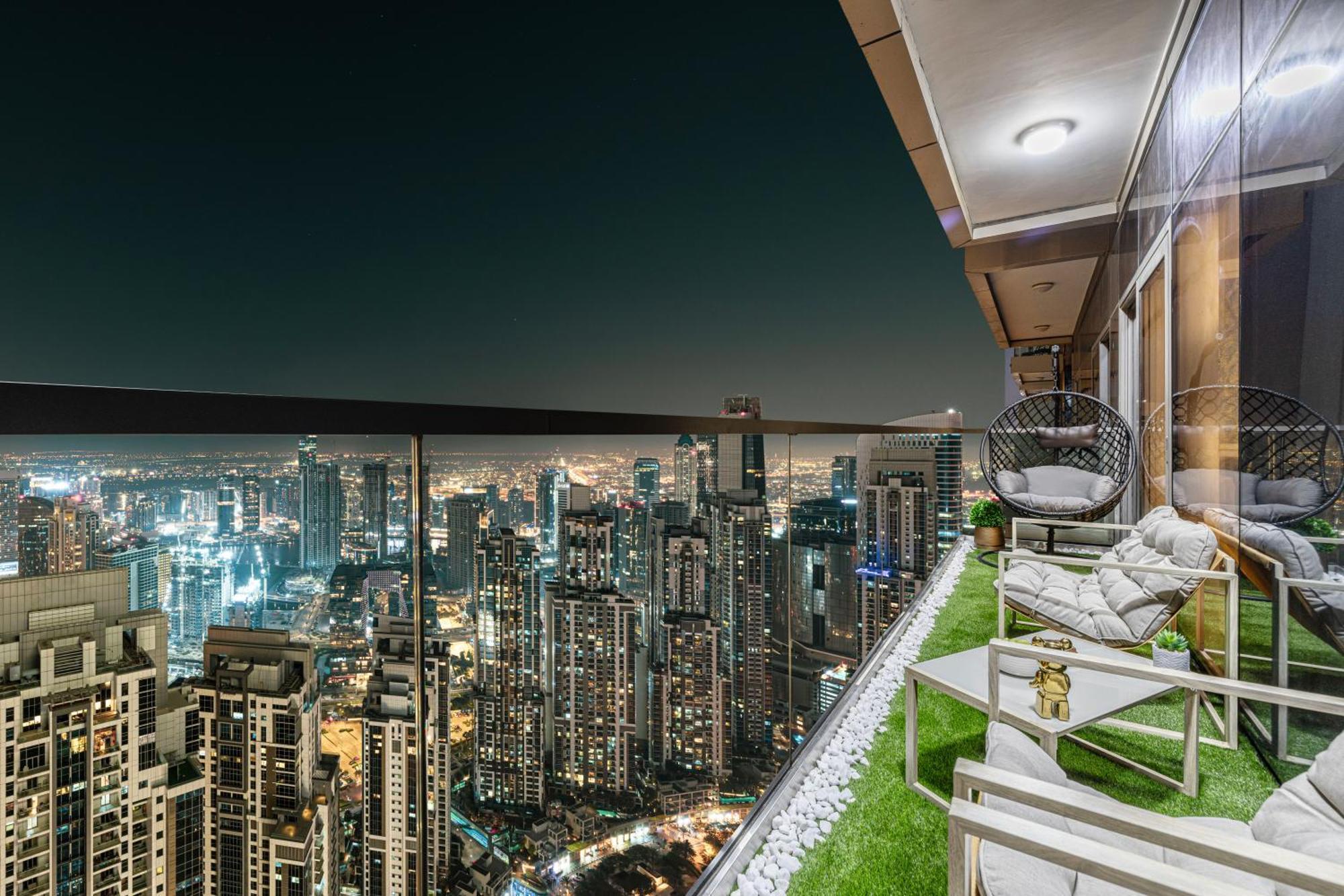 Sky Palace With Burj Views & Downtown's Rooftop Pool, 3br In Paramount Midtown Apartment Dubai