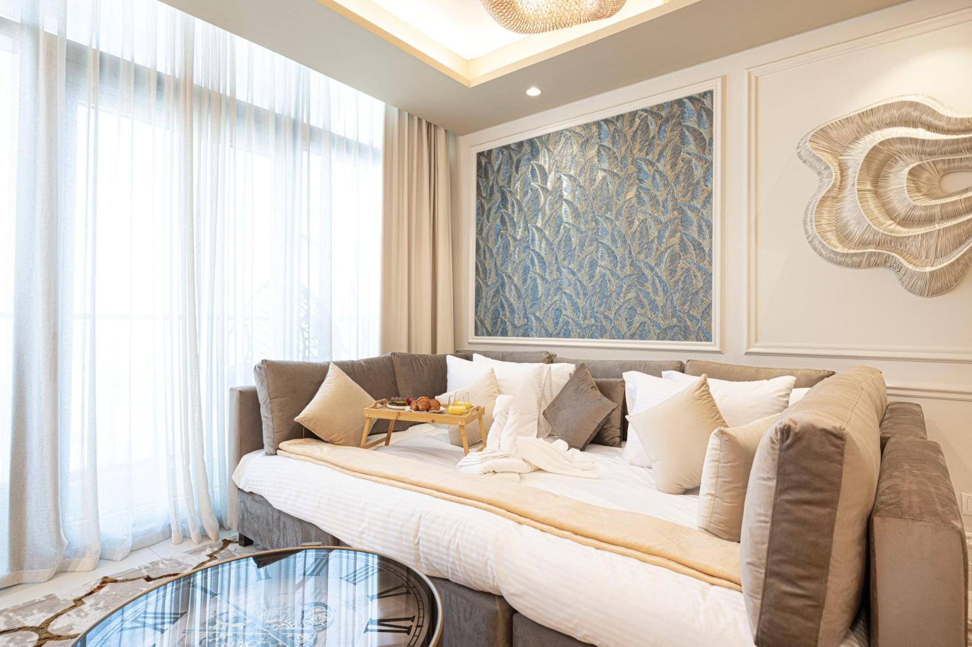 Sky Palace With Burj Views & Downtown's Rooftop Pool, 3br In Paramount Midtown Dubai