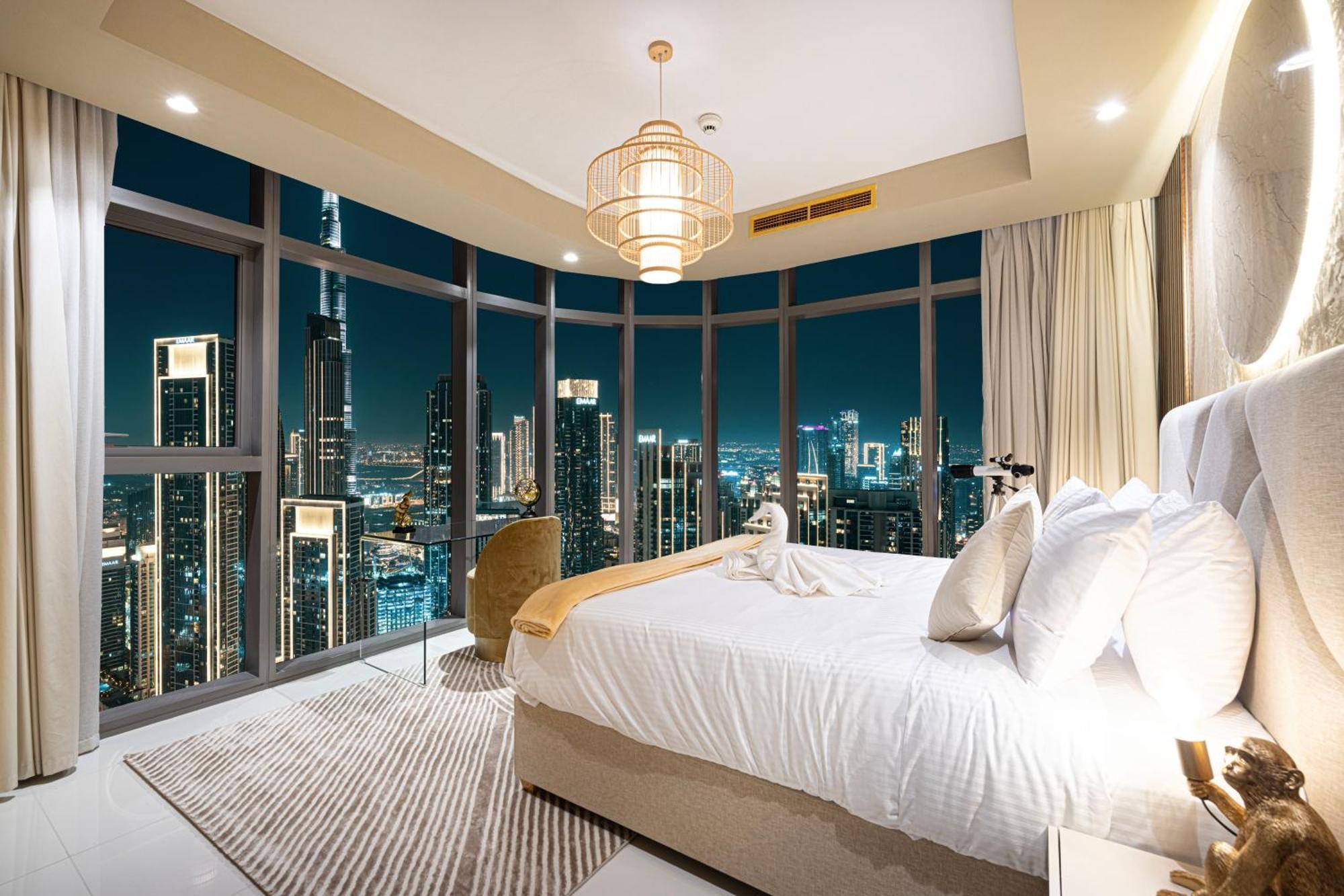 Sky Palace With Burj Views & Downtown's Rooftop Pool, 3br In Paramount Midtown Apartment